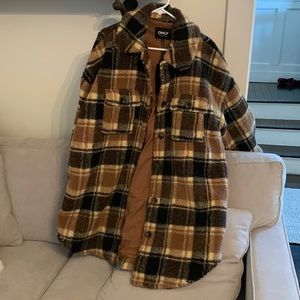 Shirt jacket. New. Brown plaid size med